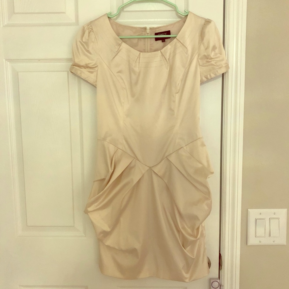 Beautiful dress - glowing